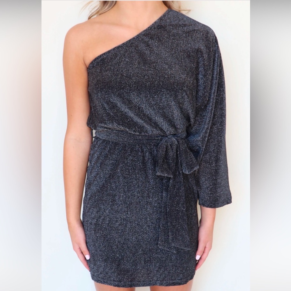 Elegant Black One-Shoulder Dress